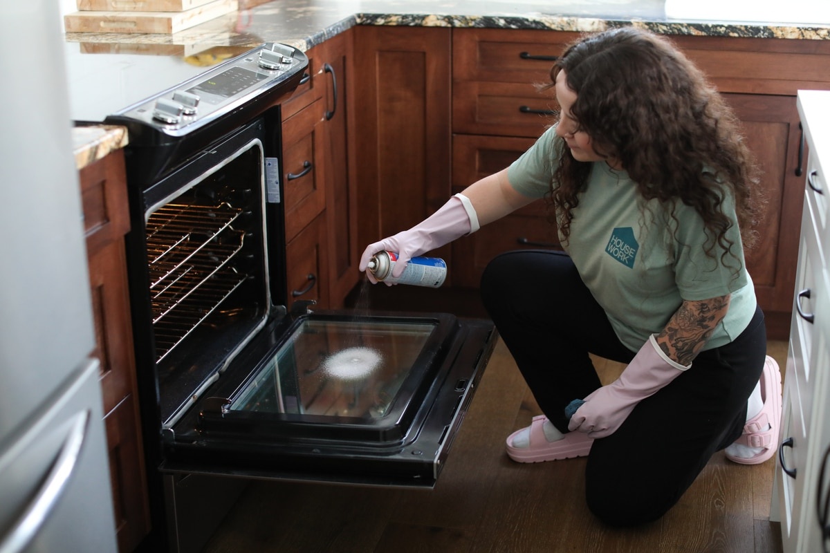 Inside appliance deep cleaning service in Huntersville NC by Home Grooming